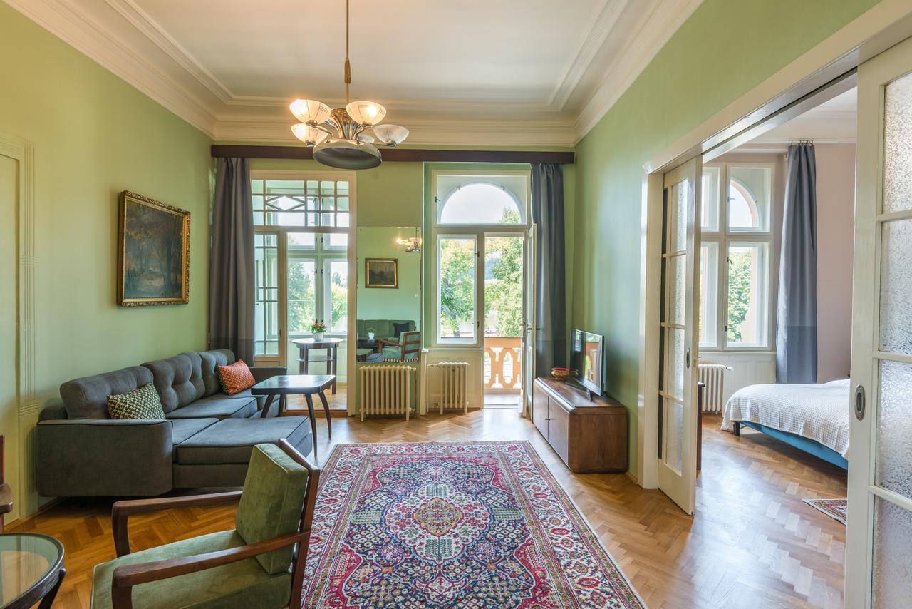 Riverside Apartment With A Balcony Praga Exterior foto