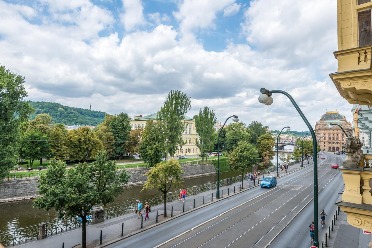Riverside Apartment With A Balcony Praga Exterior foto